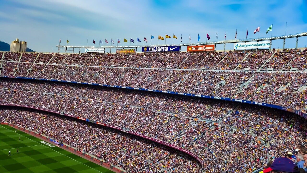 Fútbol Femenino de Élite: Competiciones, Distinciones y el Modelo FC Barcelona